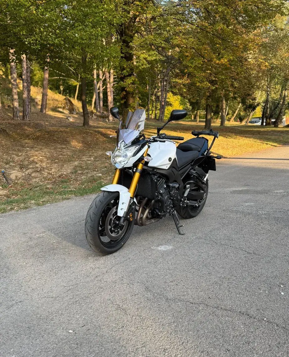 Yamaha FZ8 – 2013, 78 kW, top stav, servis Yamaha, Akrapovič