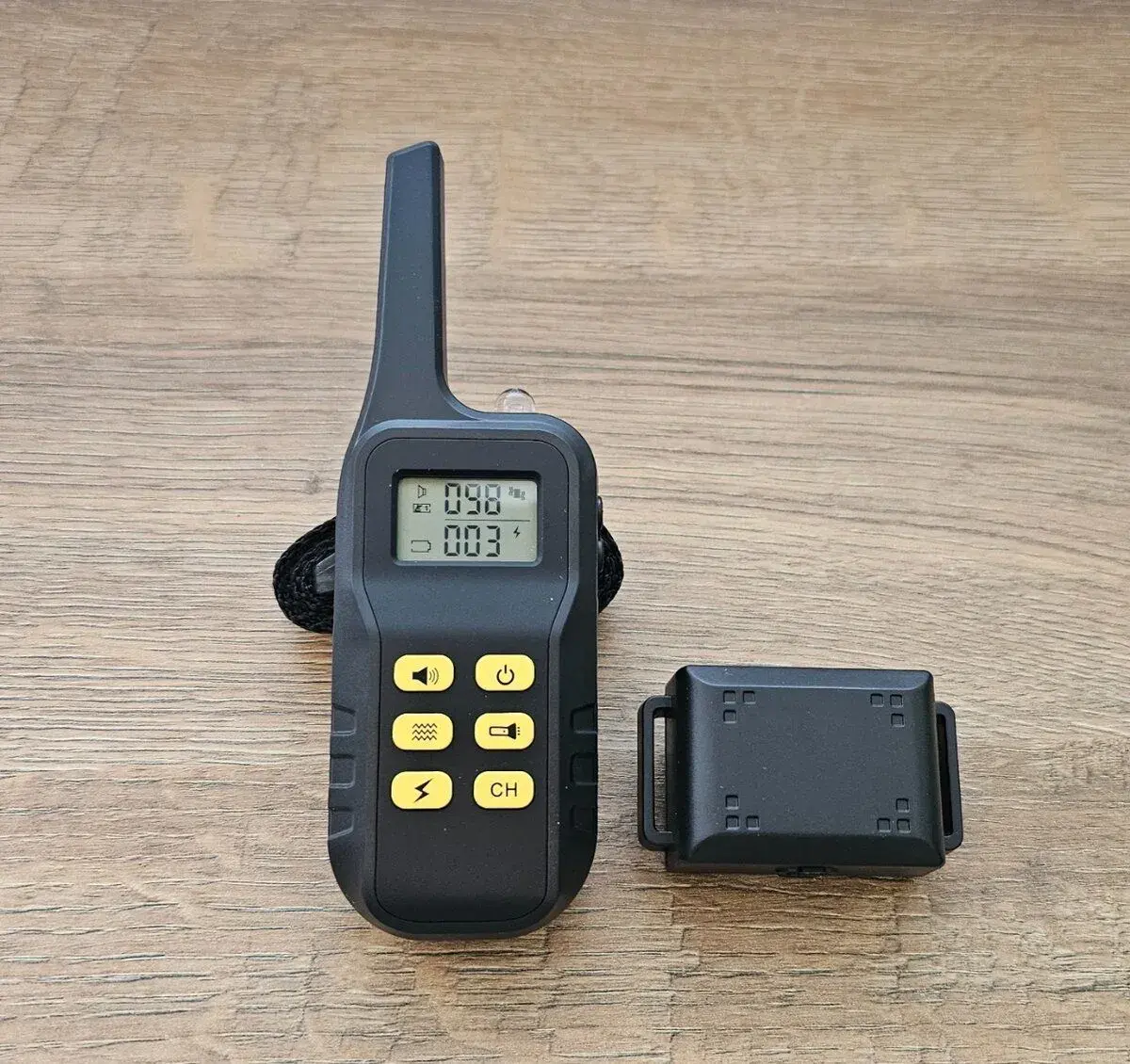 Elektricky vycvikovy obojok 2v1 ( vycvikovy + protistekaci).