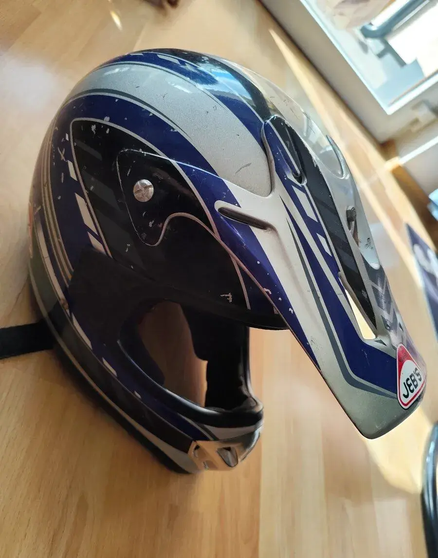 Prilba MX
