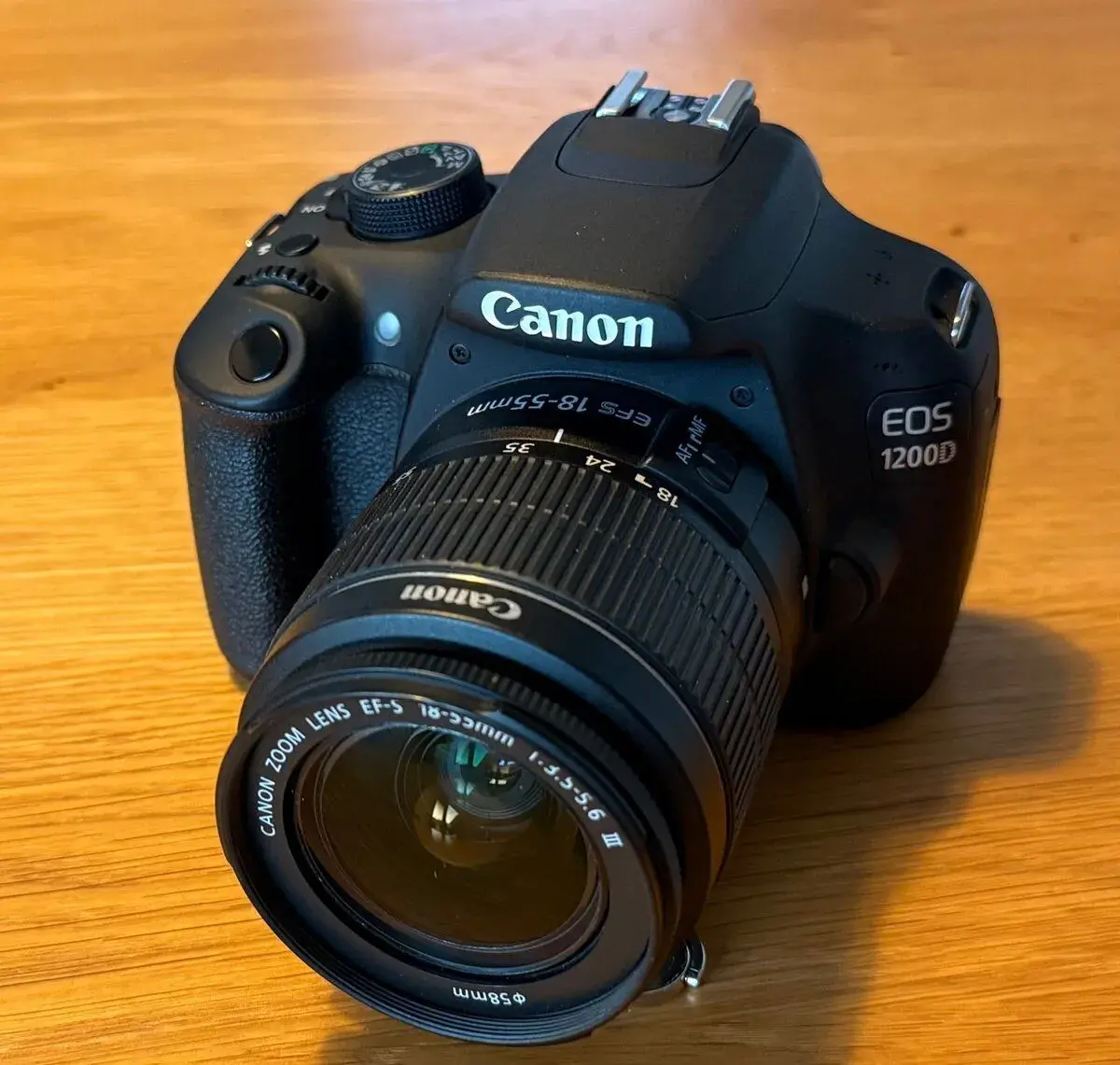 Canon EOS 1200D + 18–55 mm