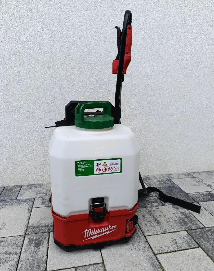 Milwaukee M18 BPFPH-0 postrekovač základná jednotka + nádrž