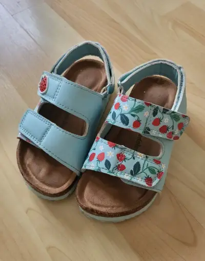 Papucky / sandalky 25 Dedoles jahodka