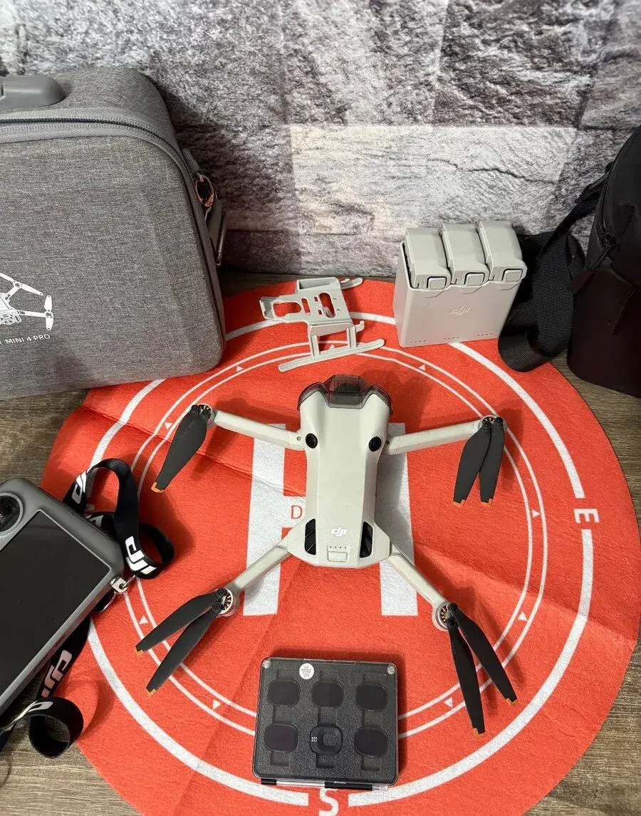 Dron DJI Mini 4 Pro Fly More Combo