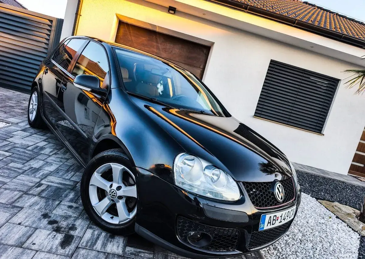 Volkswagen Golf – 2005, 240 000 km
