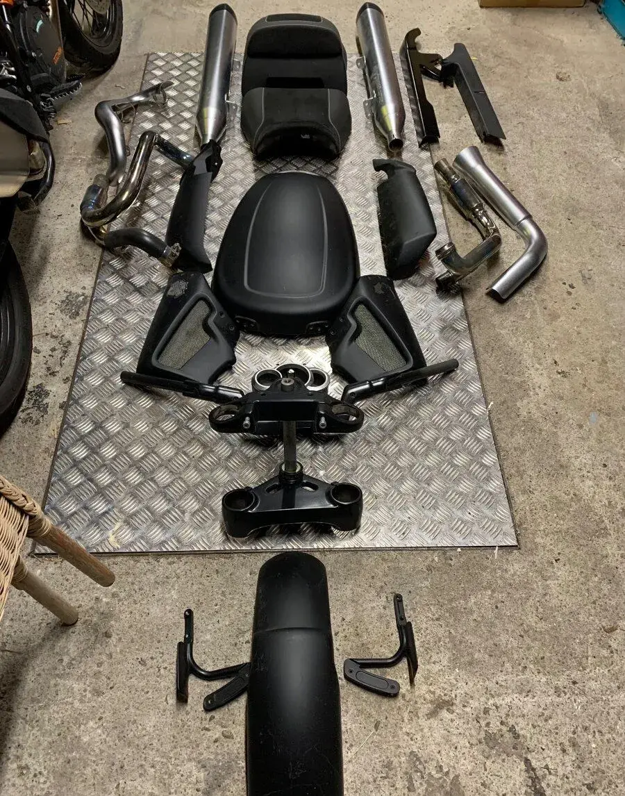 Harley-Davidson V-rod Muscle, diely.