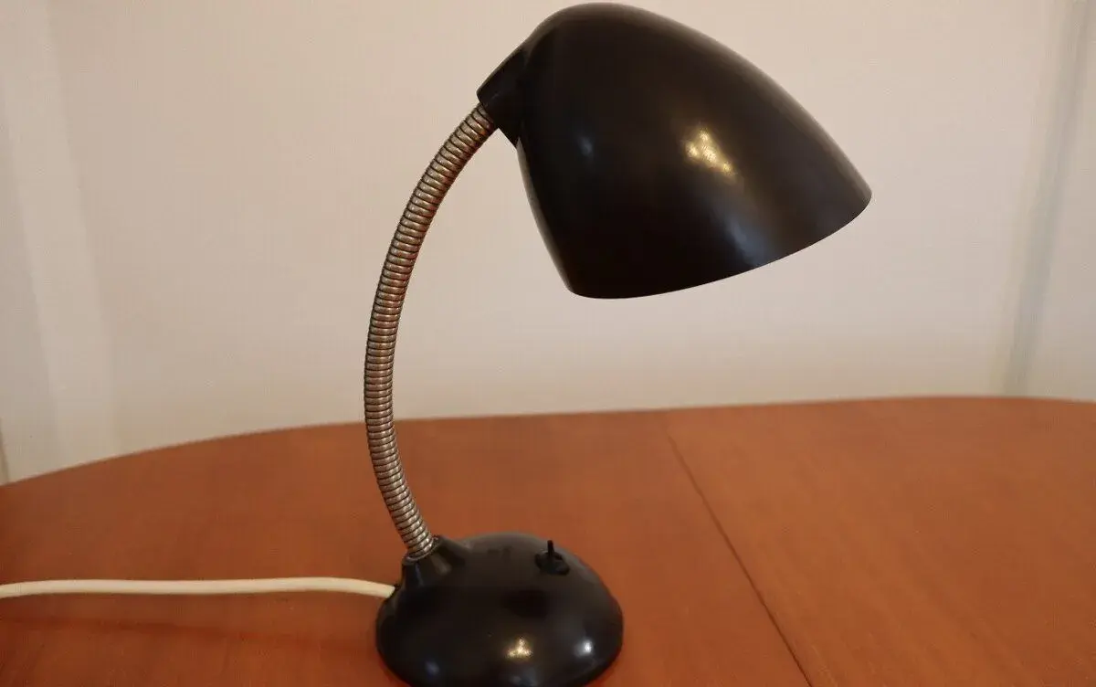 Bakelitová starožitná stolová lampa .