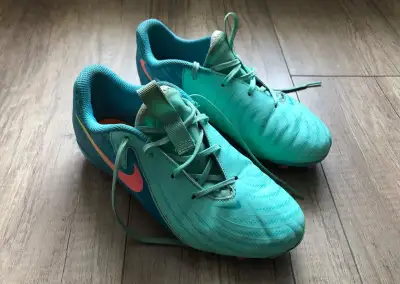 Detske kopačky Nike Phantom vel. 35