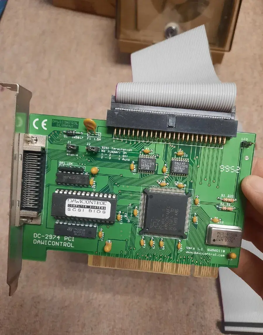 Retro radič SCSI značky Dawicontrol, model DC-2974