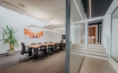 NA PRENÁJOM REPREZENTATÍVNE PRIESTORY 215,29 M2, STANICA – S