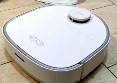Dreame W10 RLS5C – robotický vysávač a mop • výborný stav