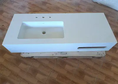 Umývadlový pult z Quarelly s umývadlom