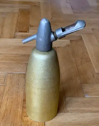 Retro starý CO2 Sodovkovač