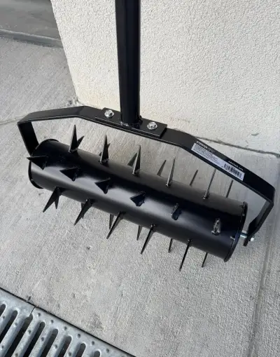 Prevzdušňovač na trávnik