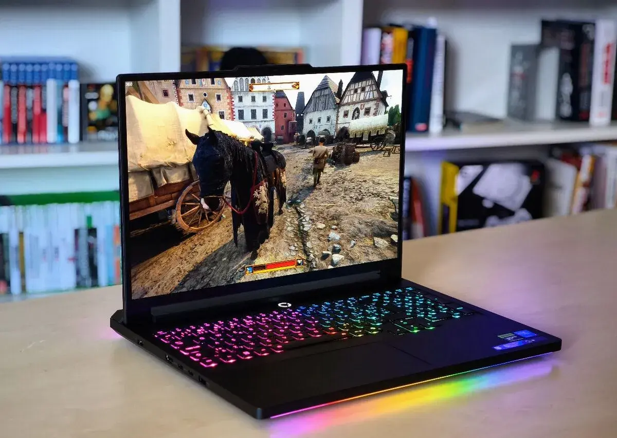 LENOVO Legion PRO 7:Ryzen 9 9955HX3D,64GB,SSD 2TB,RTX5080