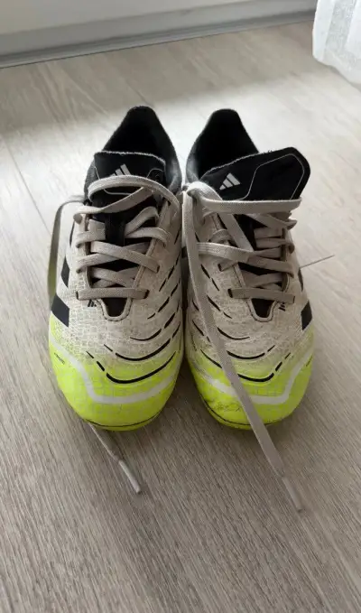 Adidas Predator 32