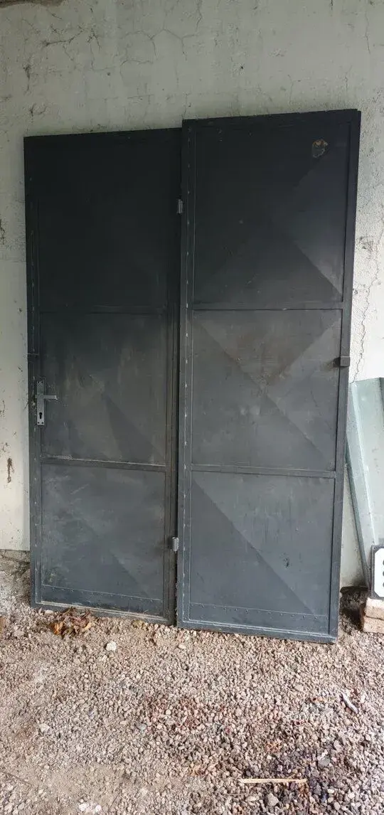 Plechové dvere / brána (zateplené, dvojkrídlové)