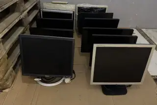 12× LCD MONITORY