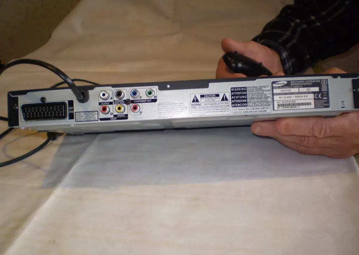 prehrávač Samsung DVD - P-191 + 13filmov