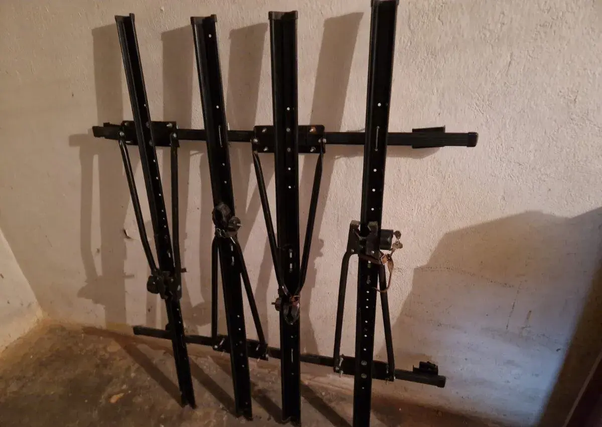 KLASICKÝ UNIVERZÁLNY STREŠNÝ NOSIČ PRE 4 BICYKLE