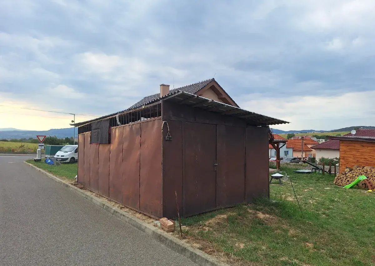 Stavebná búda - plechová garáž