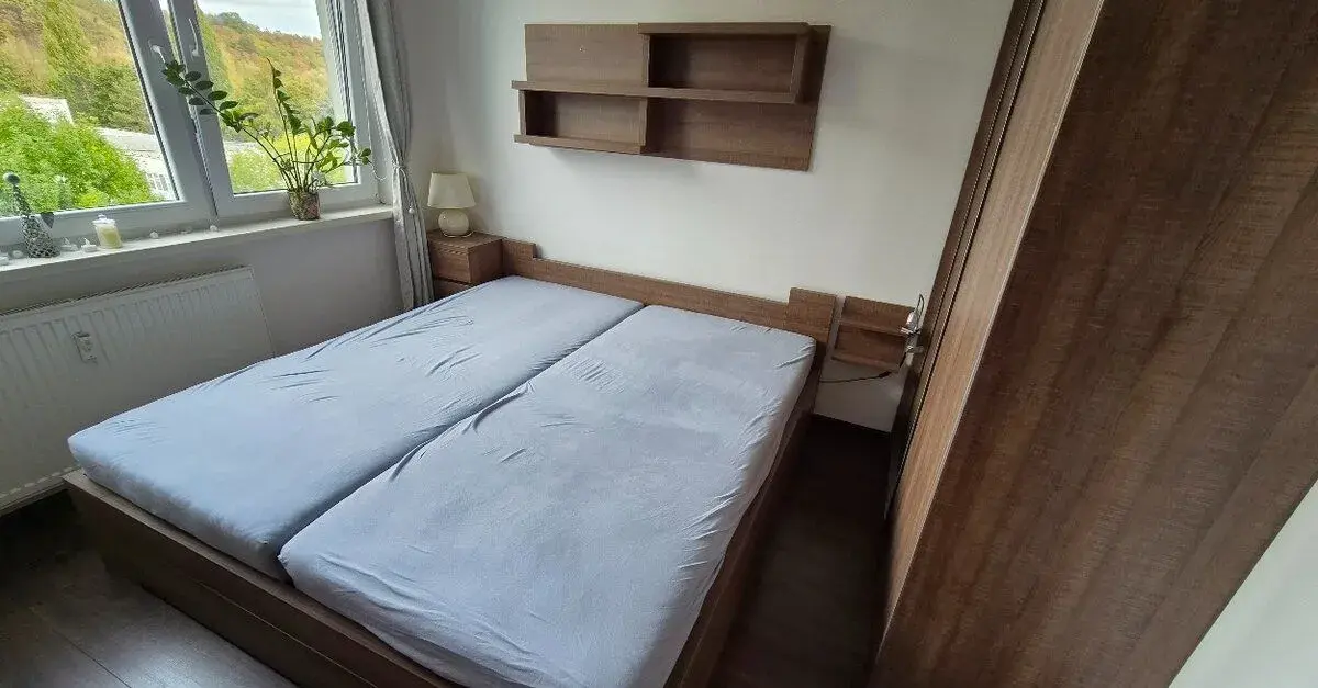 SPÁLŇA - MANŽ.POSTEĽ, VST. SKRIŇA, KOMODA, NOČNÉ STOLÍKY