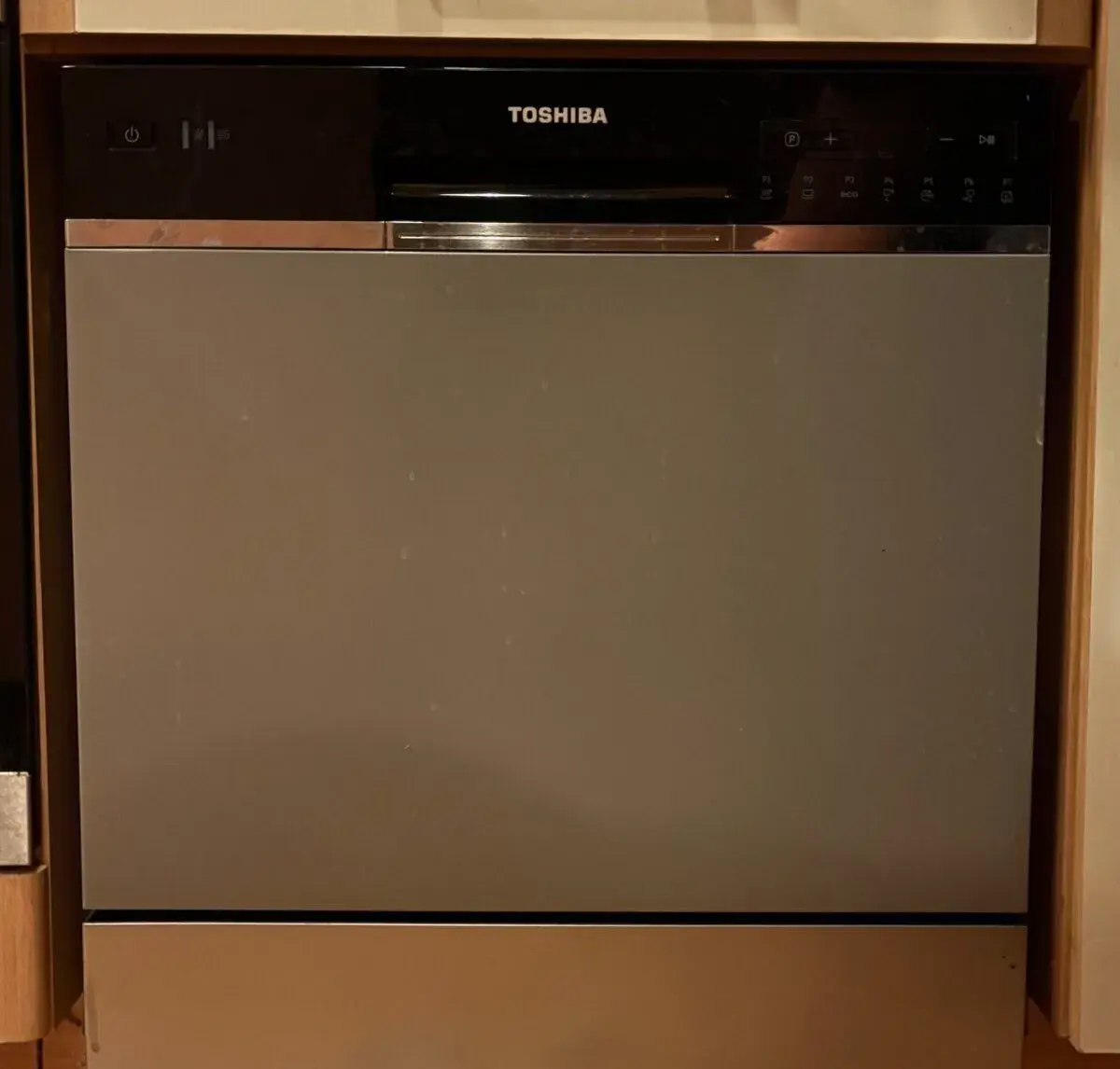 Umývačka riadu Toshiba DW-08T2EE(S)-CZ