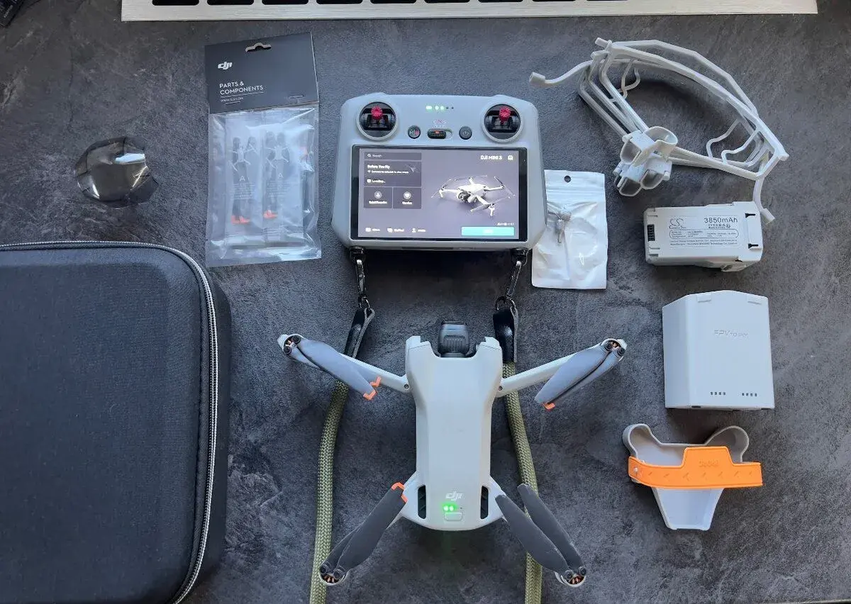 DJI Mini 3 + DJ RC RM330
