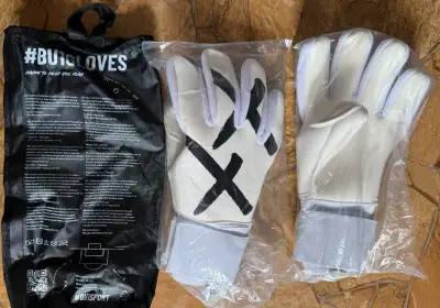 BU1 XX NC brankárske futbalové tréningové rukavice, nove