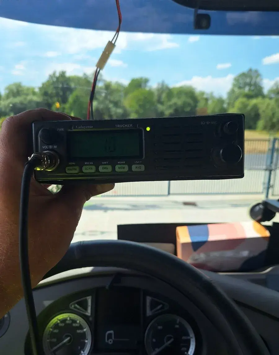 Používanú vysielačku Lafayette Trucker.