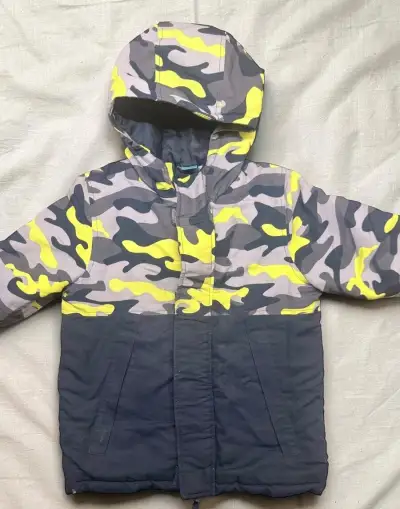 Zimná detská bunda s kapucňou, maskáč, 122 cm