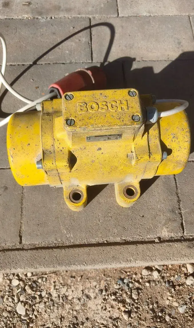 Vibračný motor