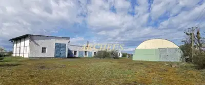 HOSPODÁRSKY AREÁL PETROVCE NAD LABORCOM, 3 km OD MICHALOVIEC