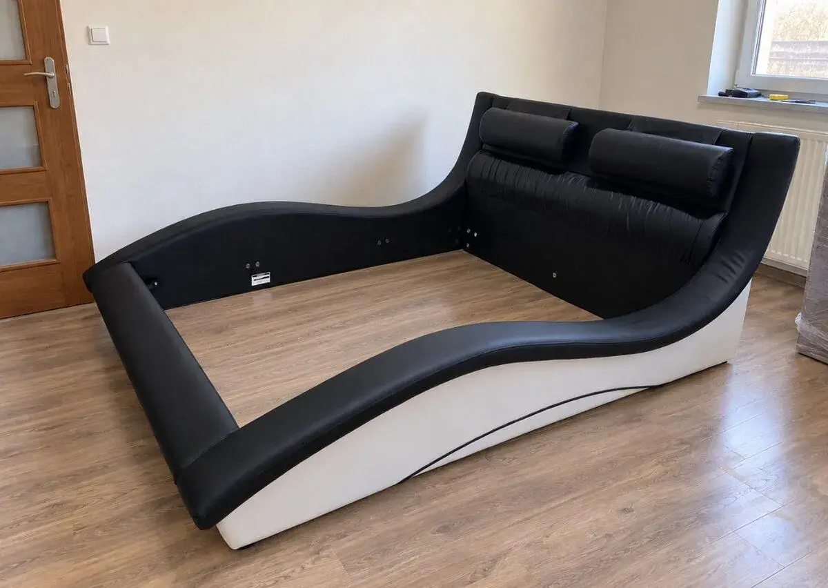 Posteľ 160 × 200 cm – nová, ekokoža