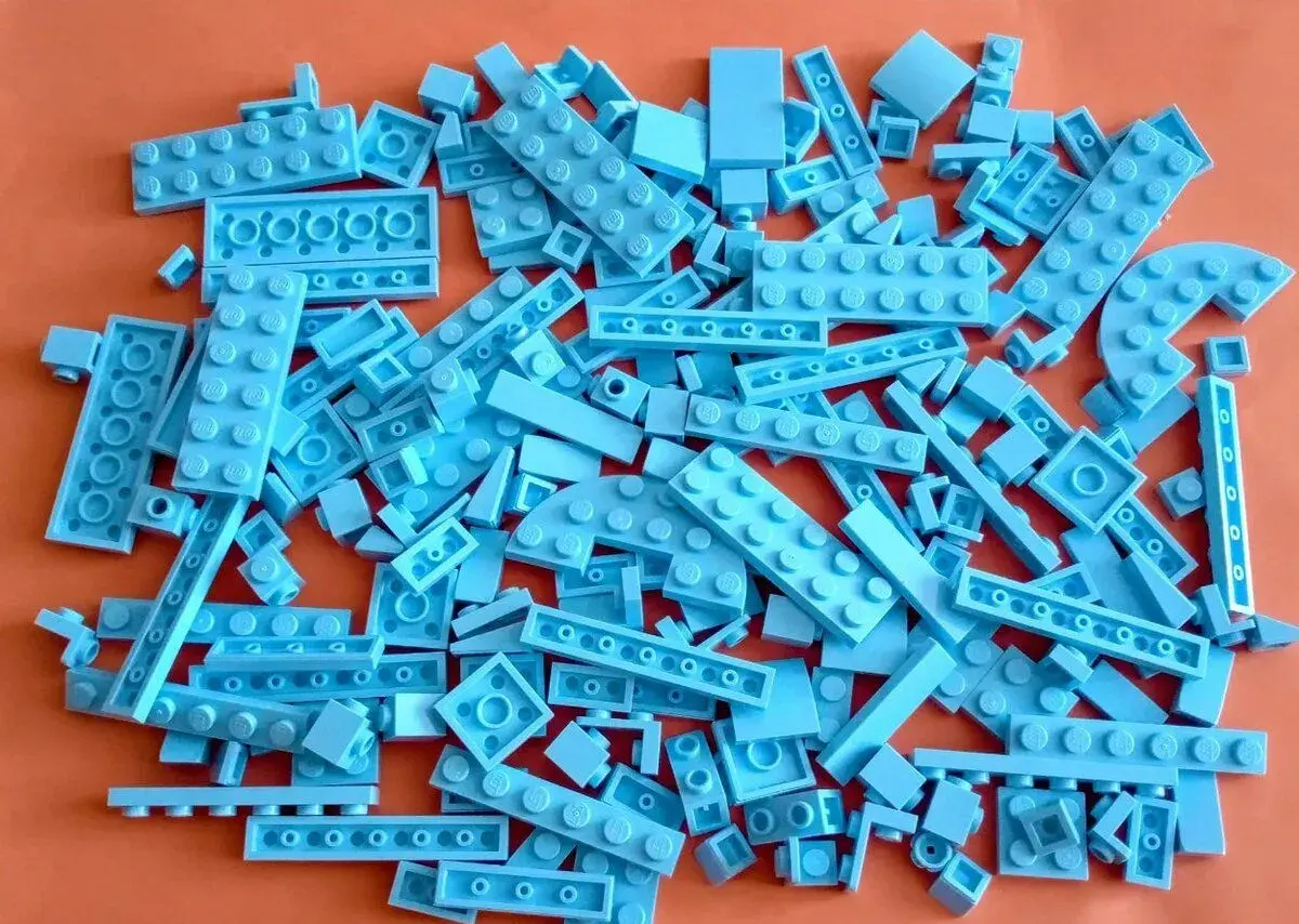 Lego originál diely, farba Bright Light Blue, nehrané 200ks