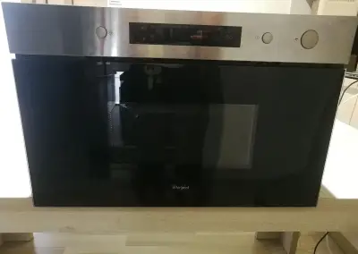 Vstavaná mikrovlnní rúra Whirlpool