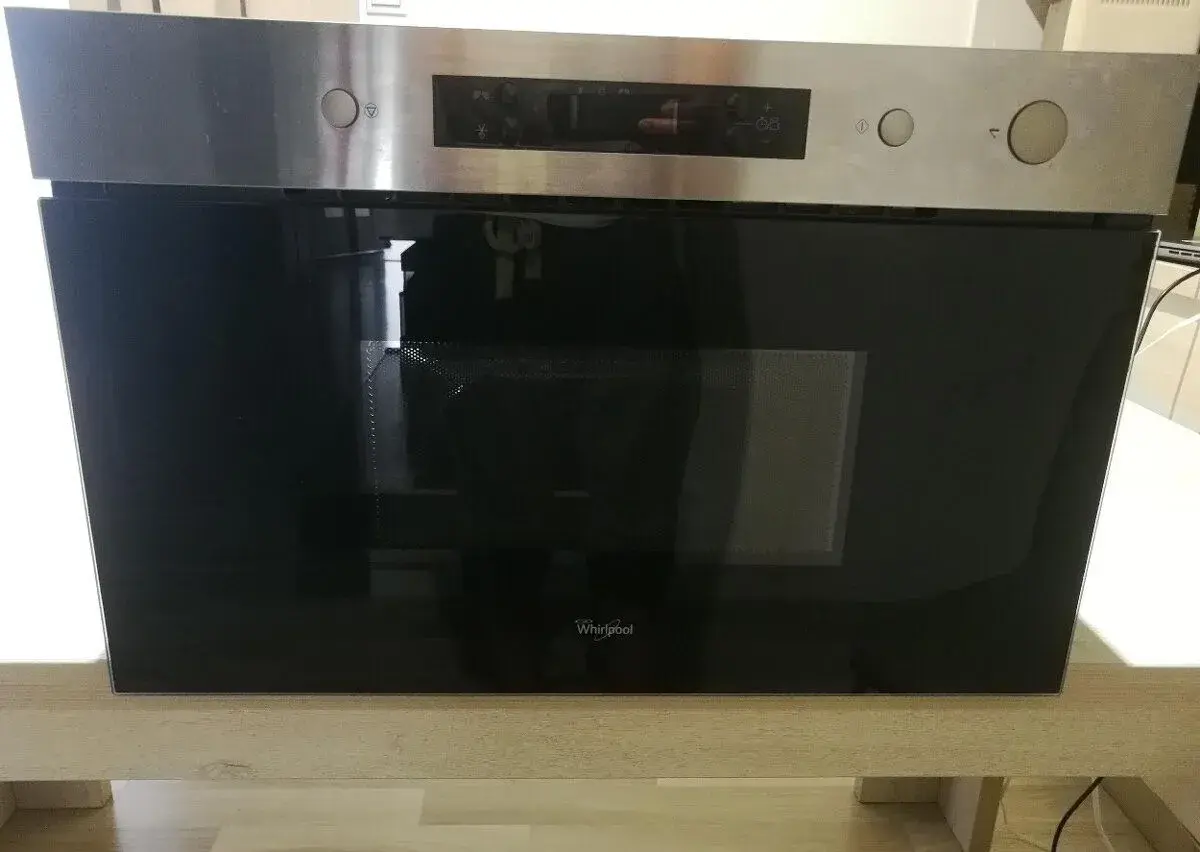 Vstavaná mikrovlnní rúra Whirlpool