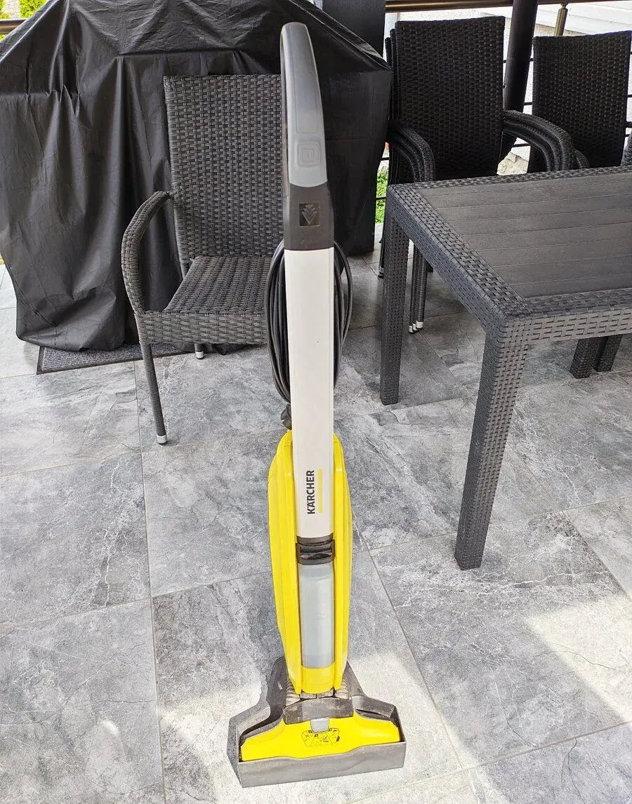 Čistič tvrdých podláh KARCHER FC5