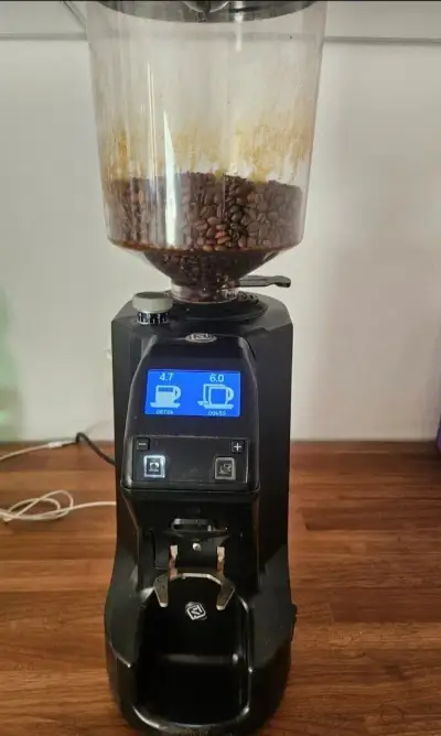 Nuova Simonelli MD profi mlyncek na kavu