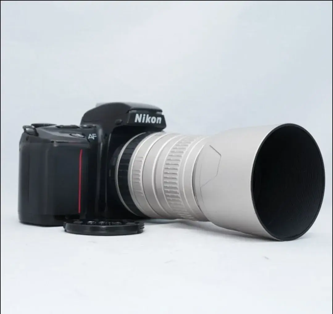 Nikon F-601 Quartz Date +Sigma 100-300mm f/4.5-6.7 DL
