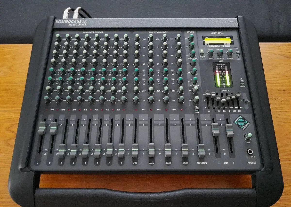 Profesionálny mixpult + 2x Digital signal procesor