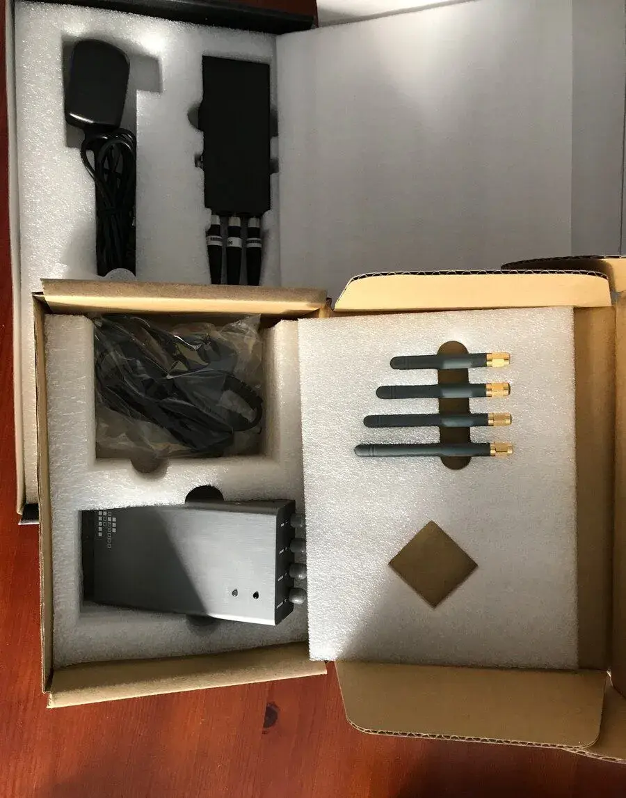 GSM vysielač, 2G, 3G, DCS, WiFi dva kusy