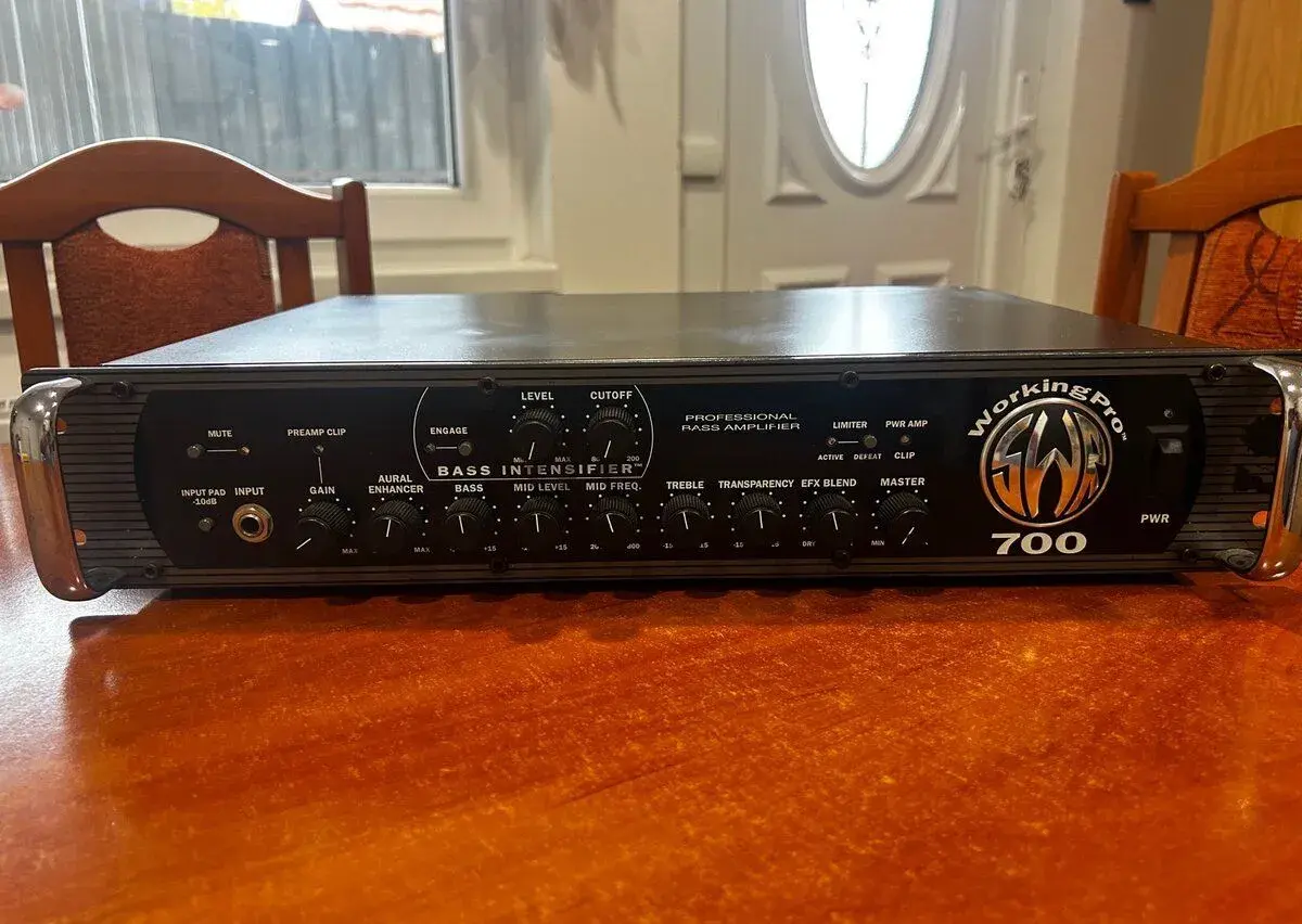 Na výmenu: Bass hlavu SWR WORKING PRO 700
