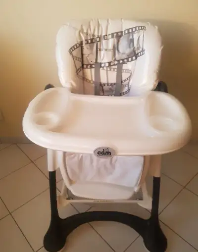 Jedálenská stolička zn. Cam