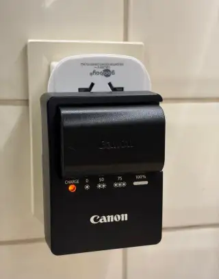Canon charger LC-E6 ako nová
