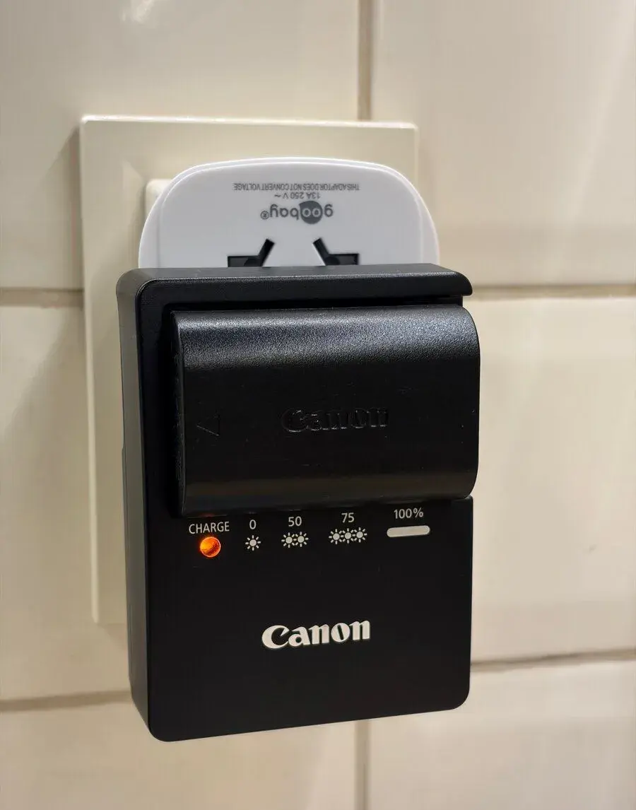 Canon charger LC-E6 ako nová