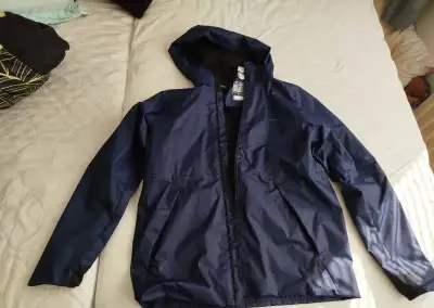 Turistická nepremokavá bunda Quechua
