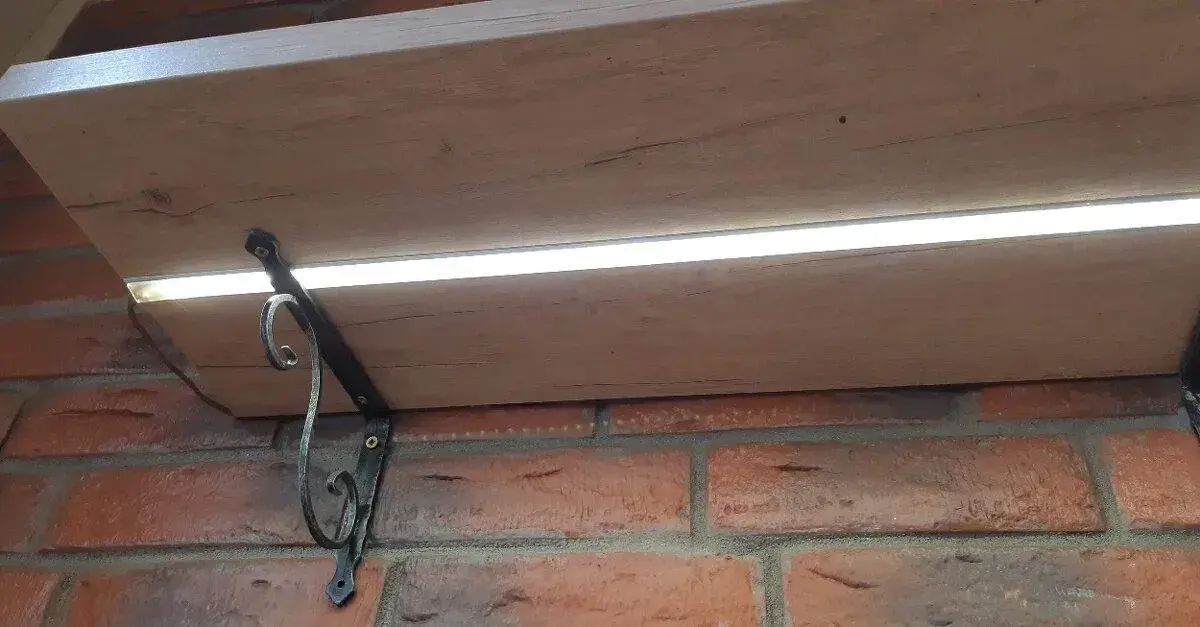 Led podsvietená polica