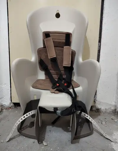 Sedačka na bicykel Polisport.