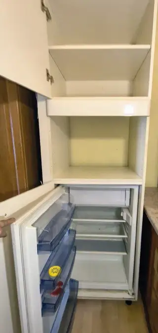 Kuchynská skriňa a chladnička