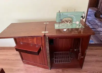 Rozkladací šijací stroj Minerva